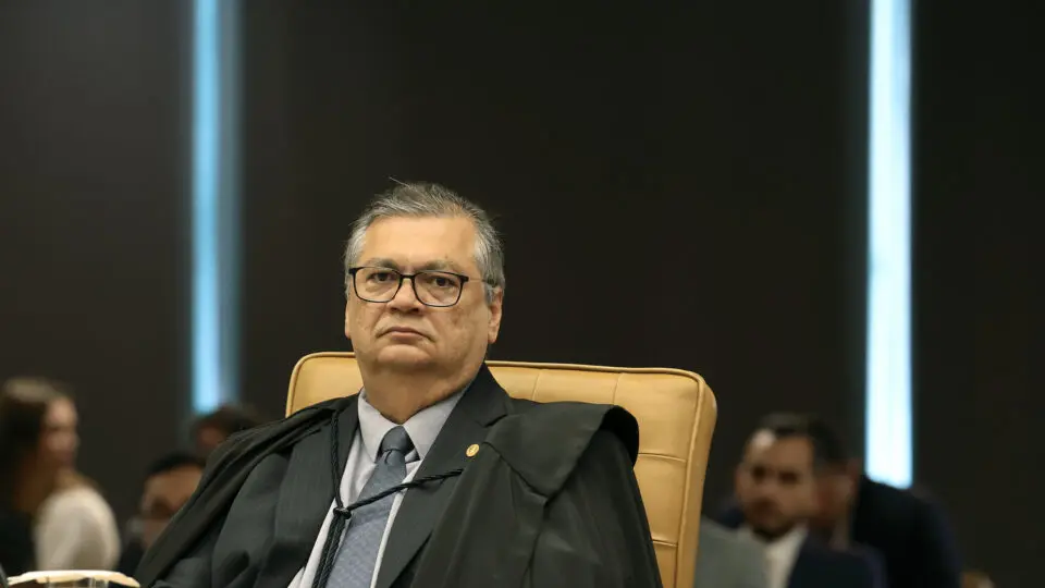 Dino relata ter recebido mensagem com ameaças e apelidos
