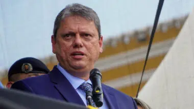 Tarcísio critica governo Lula e defende união da direita para 2026