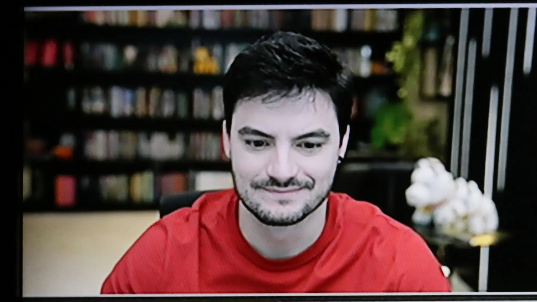 O influenciador e youtuber Felipe Neto, que apoia o governo Lula, criticou a condução do anúncio de aumento de impostos na quinta-feira (23)