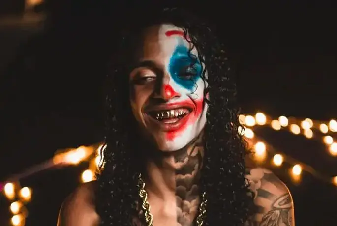 Filho do traficante Marcinho VP, Oruam defende a liberdade do pai e cultua a figura de seu "tio de consideração", o sanguinário Elias Maluco.