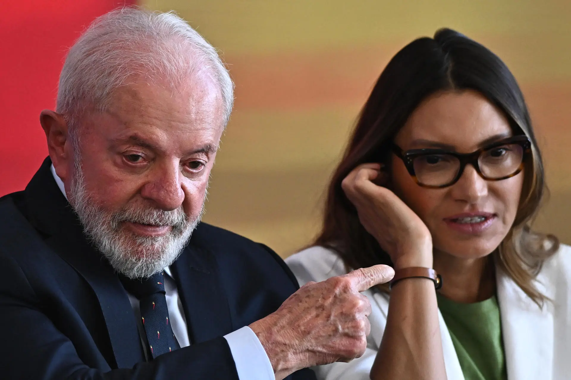 Lula diz que presidentes podem ligar no celular de Janja para agilizar comunicação