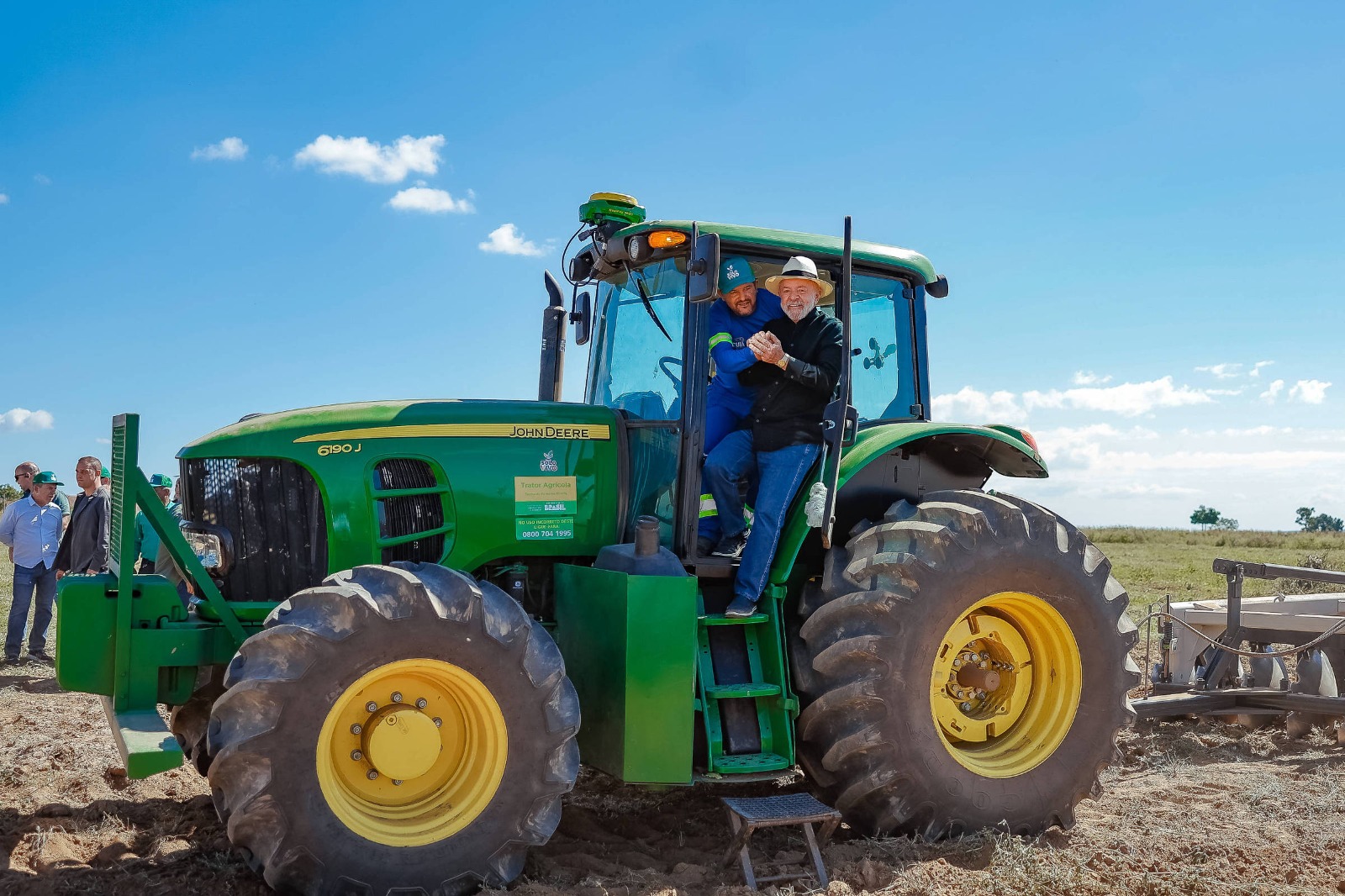 Em evento no interior do Mato Grosso, Lula diz que vai percorrer o país a partir de junho.