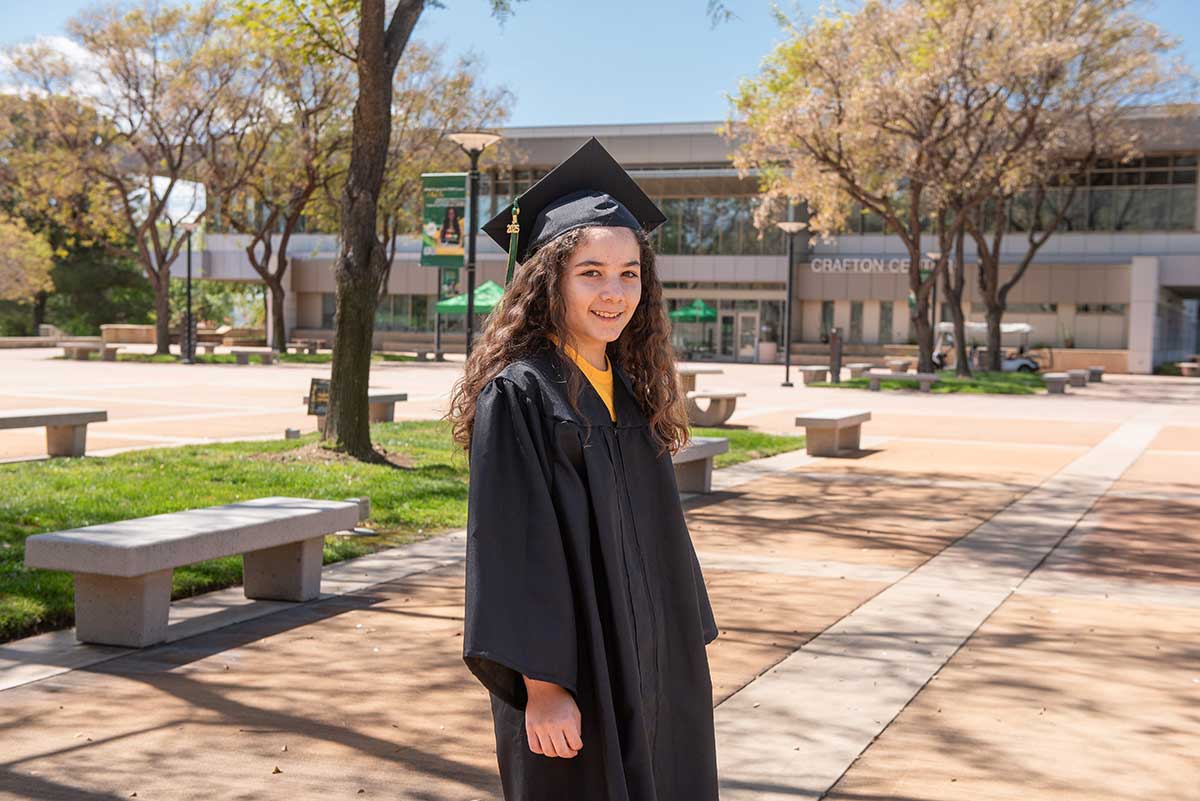Com dois diplomas, Alisa Perales, de dez anos, é a
pessoa mais jovem a se formar no Crafton Hills College. O próximo
passo: entrar em Stanford, e o mais rápido possível.
