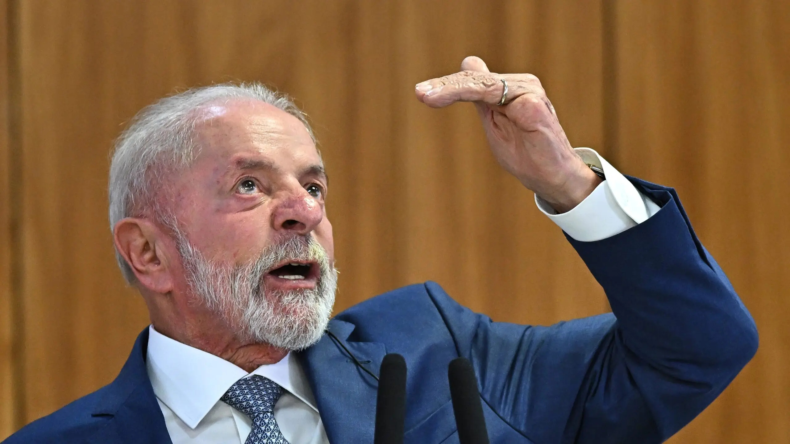 Governo Lula subiu Imposto sobre Operações Financeiras (IOF) para não ter que congelar mais verbas.