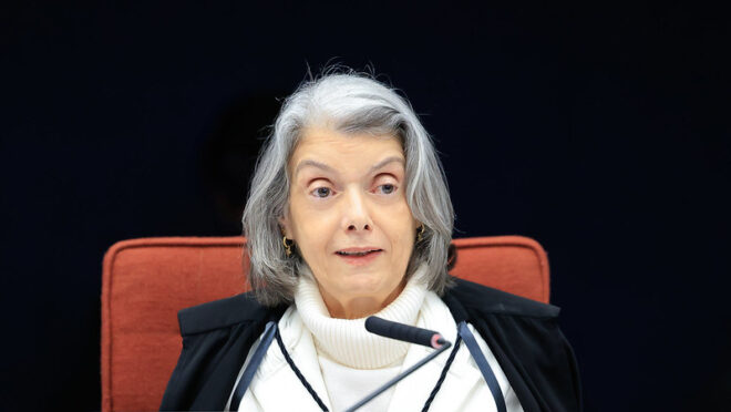 A ministra  do STF Cármen Lúcia.