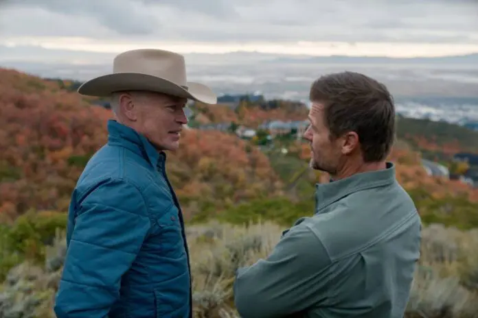 Jeff (Bailey Chase) defende abrigo de Ian (Neal McDonough) enquanto o mundo desmorona