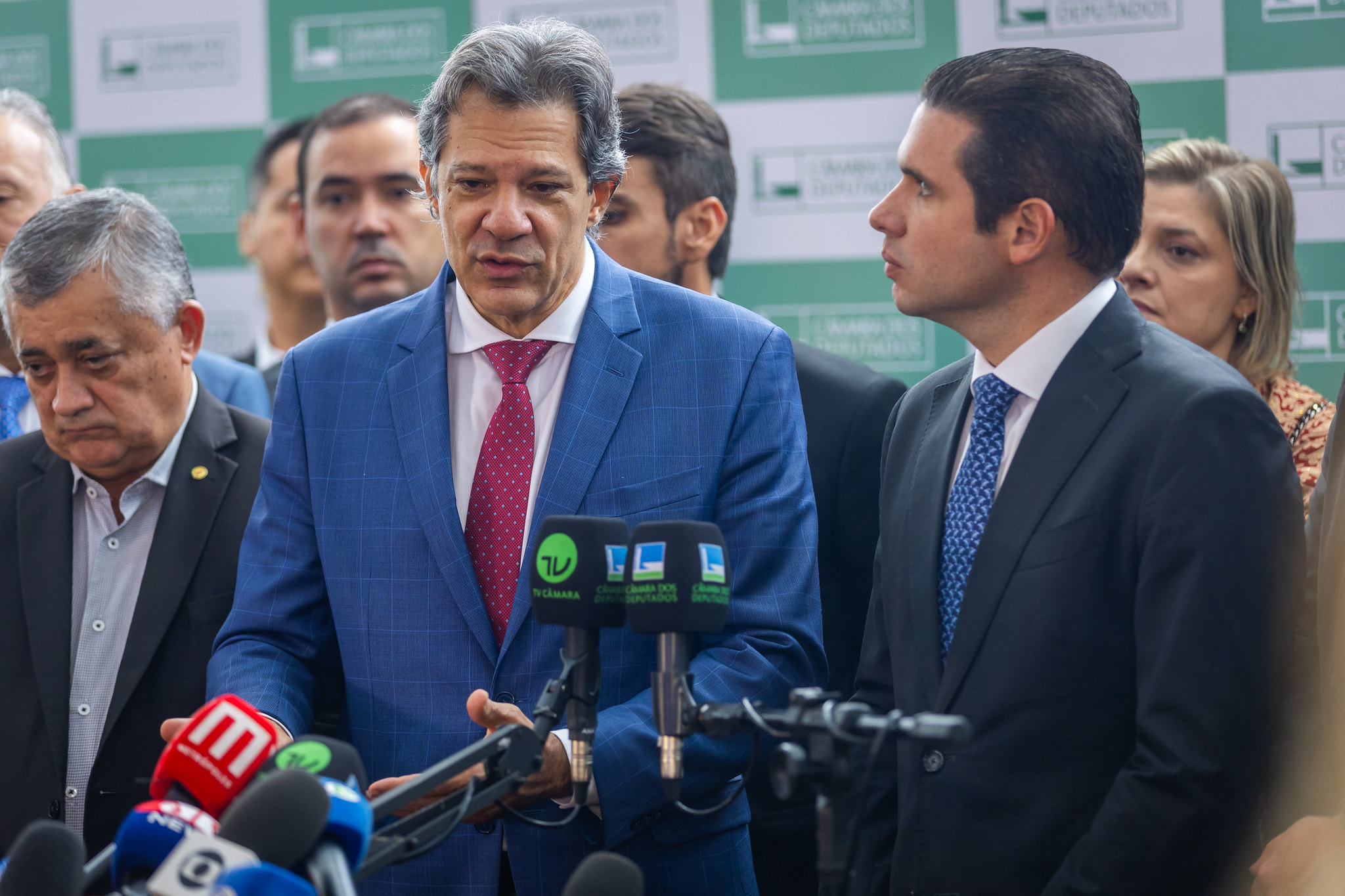 O ministro da Fazenda, Fernando Haddad, e o presidente da Câmara, Hugo Motta