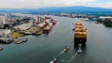 O Ministério de Portos e Aeroportos iniciou o processo de licitação para ampliar o canal de acesso do Porto de Santos.