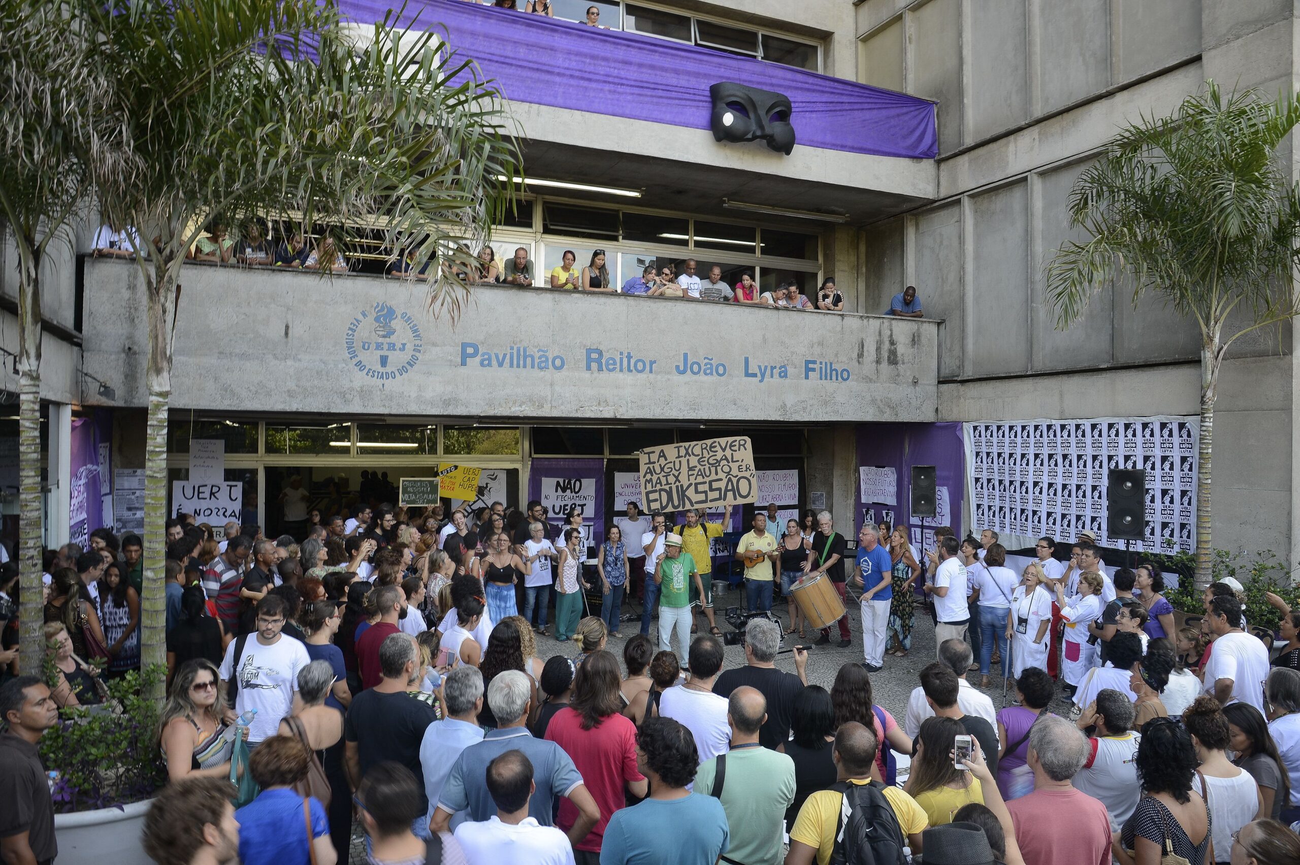 Manifestações pró-grupos terroristas vem crescendo na UERJ. Alunos judeus afirmam sentir medo.