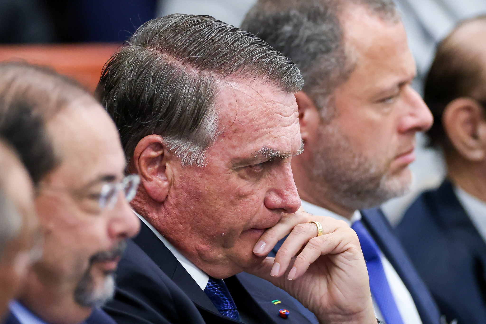 Jair Bolsonaro, ao lado do advogado Paulo Cunha Bueno, no julgamento da denúncia da suposta tentativa de golpe, no STF, em março