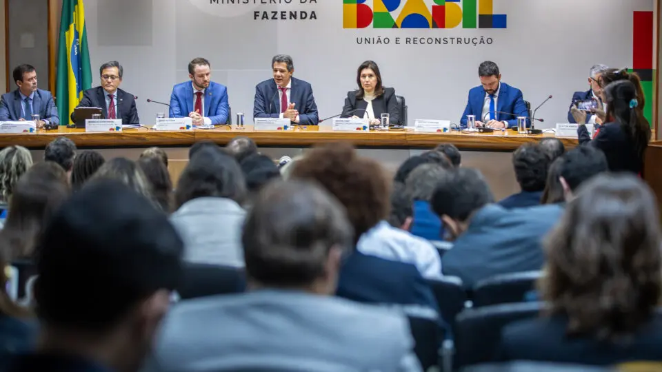 Ministérios da Saúde, Cidades e Defesa são os mais atingidos por bloqueio no Orçamento
