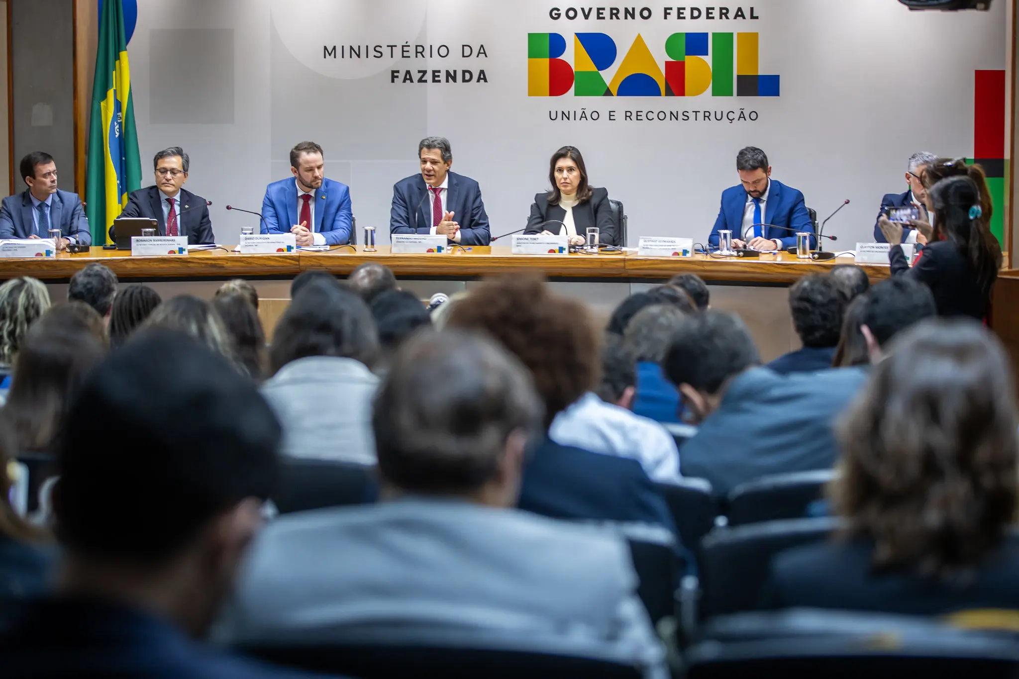 Ministérios da Saúde, Cidades e Defesa são os mais atingidos por bloqueio no Orçamento