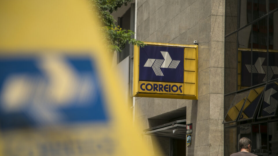 Correios têm prejuízo de mais de R$ 4 bilhões no primeiro semestre