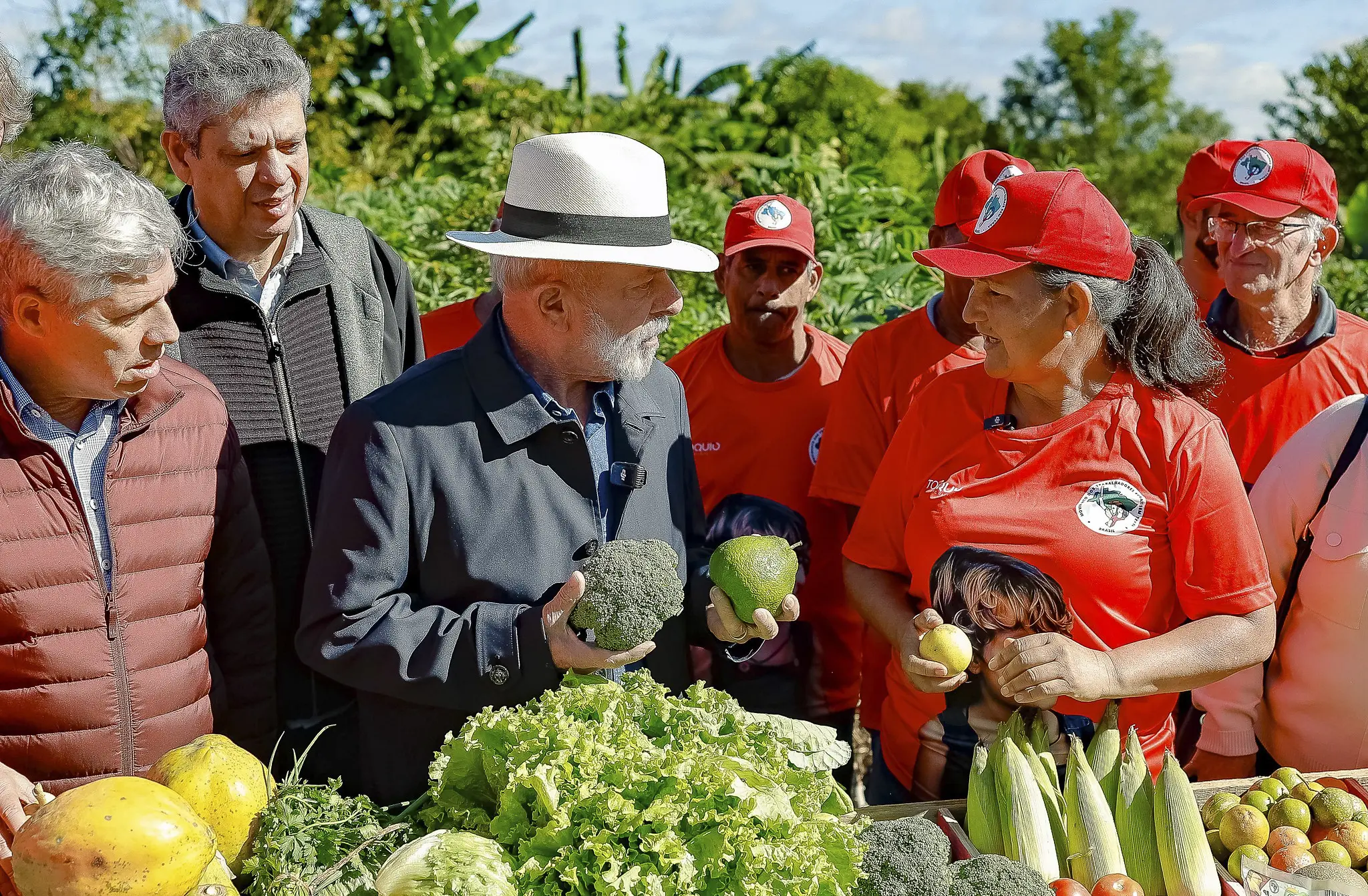 Lula tem tentado se aproximar do MST enquanto militantes cobram demissão do ministro Paulo Teixeira