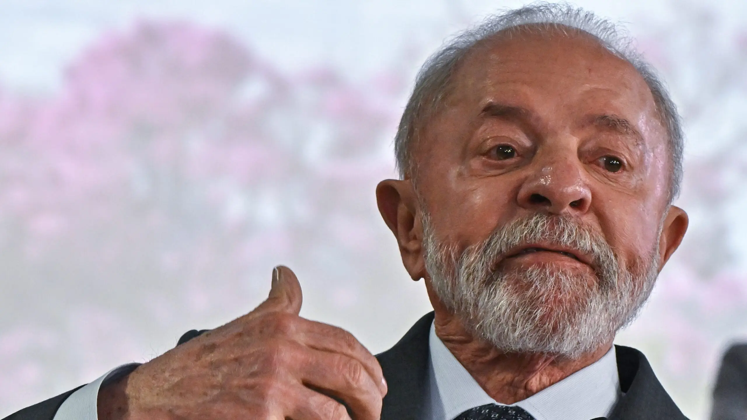 Para Lula, tentativas de estender desonerações de impostos são uma "deficiência cultural" do Brasil.