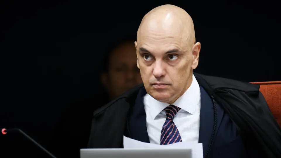 Moraes cancela depoimentos de Carlos e Eduardo como testemunhas de Filipe Martins