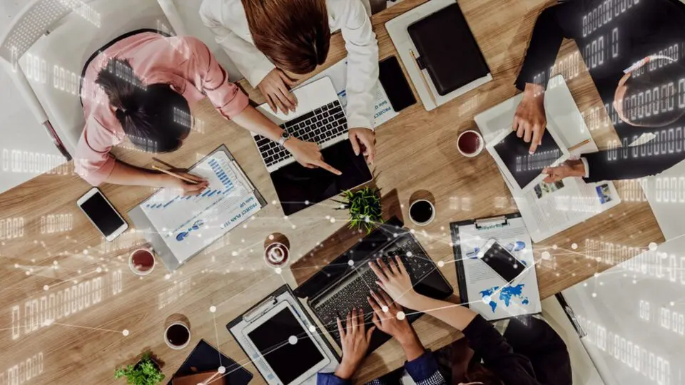 Empresas brasileiras precisam estar preparadas para se adaptar às exigências de cada país, evitando problemas futuros e maximizando o sucesso de suas operações.