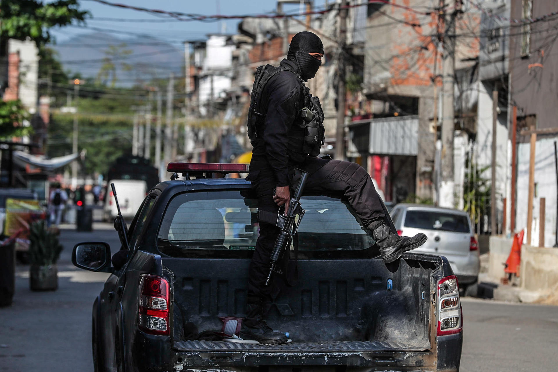 Expansão de facções e guerra contra o crime organizado aumentam insegurança do brasileiro.