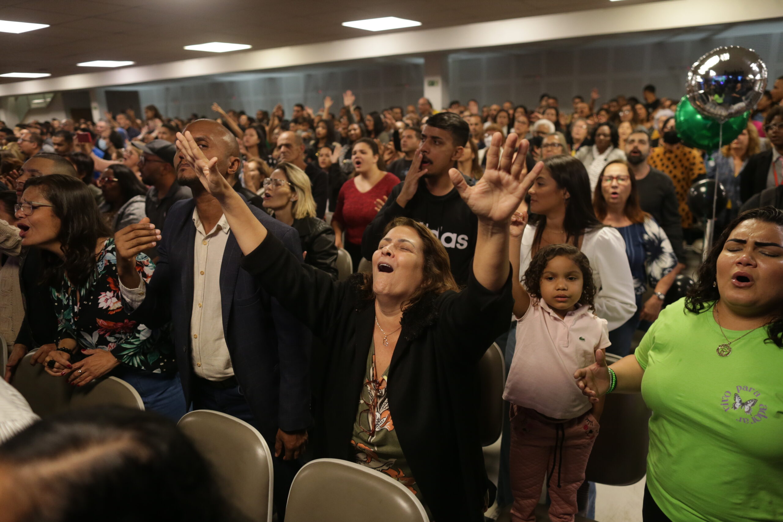 Evangélicos têm mais presença no Norte do país. Veja onde cada religião é mais forte no mapa interativo do Censo 2022.