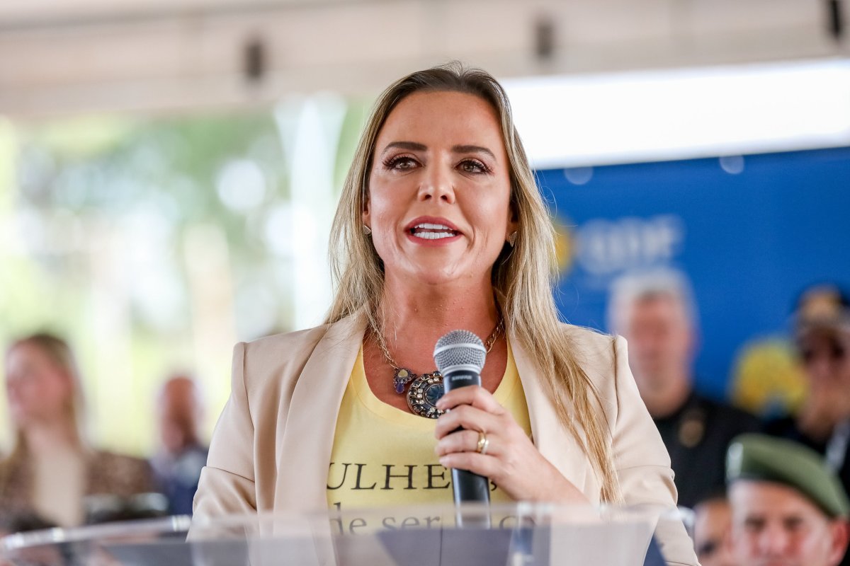 Vice-governadora Celina Leão lidera intenções de voto em pesquisa no Distrito Federal.