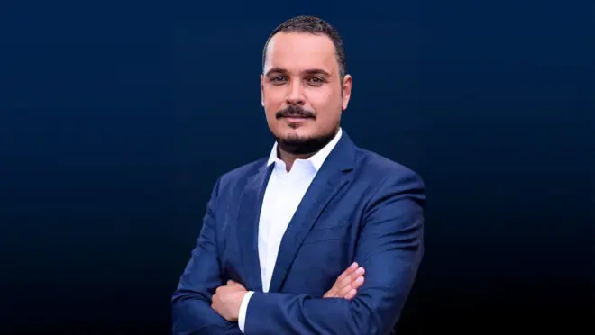 Jonatas Matos, Presidente do Grupo RAYTEC.
Liderança, visão estratégica e compromisso com a inovação marcam a trajetória de quem está à frente de um dos grupos que mais transformam o setor de veículos especiais no Brasil.
