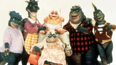 "Família Dinossauros": um dinossauro ranzinza, um bebê falante e muitas críticas disfarçadas de piada
