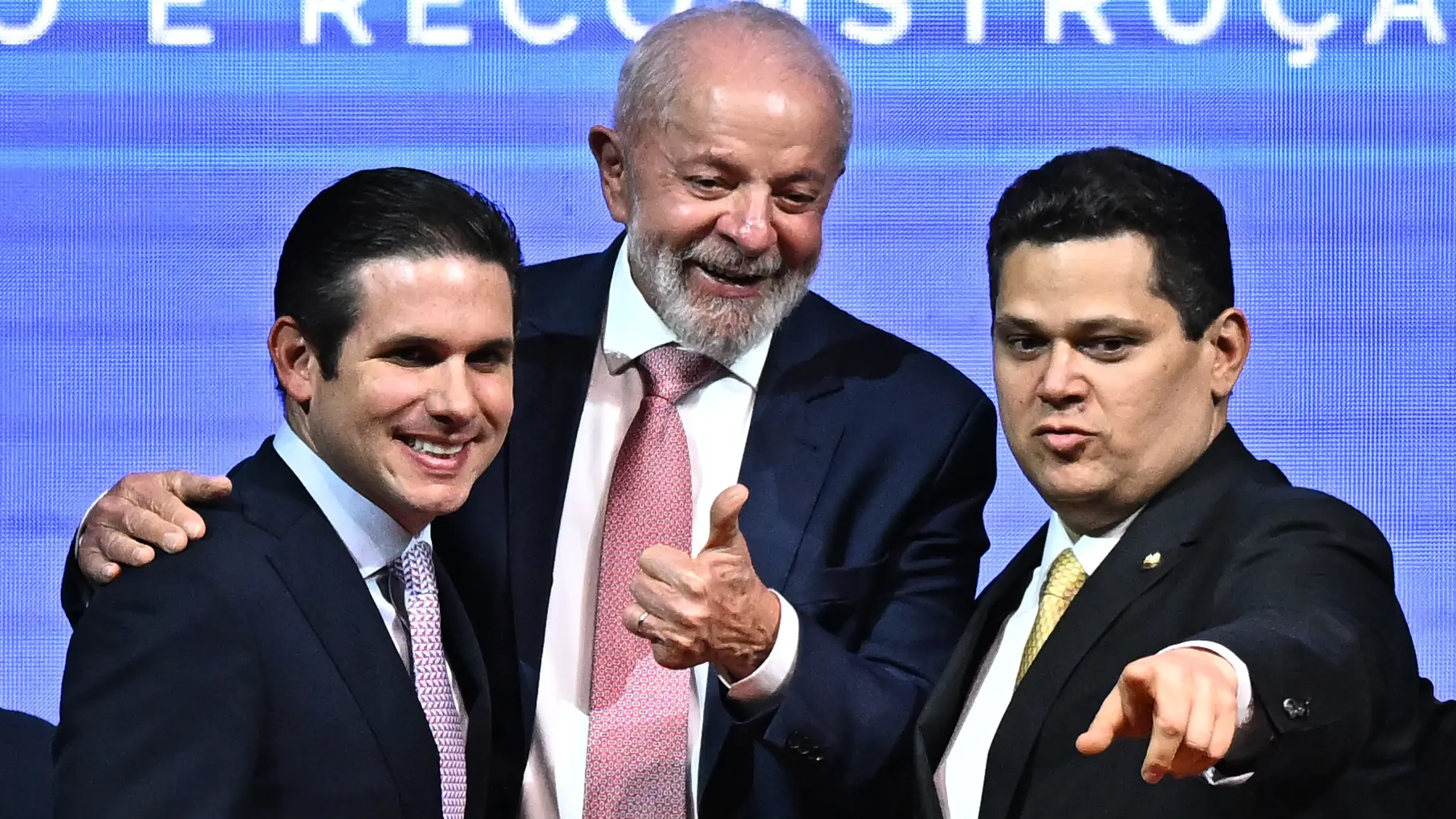 Lula e os presidentes da Câmara, Hugo Motta, e do Senado, Davi Alcolumbre: impasse sobre ajuste e falta de disposição para atacar temas sensíveis pode levar ao colapso fiscal.