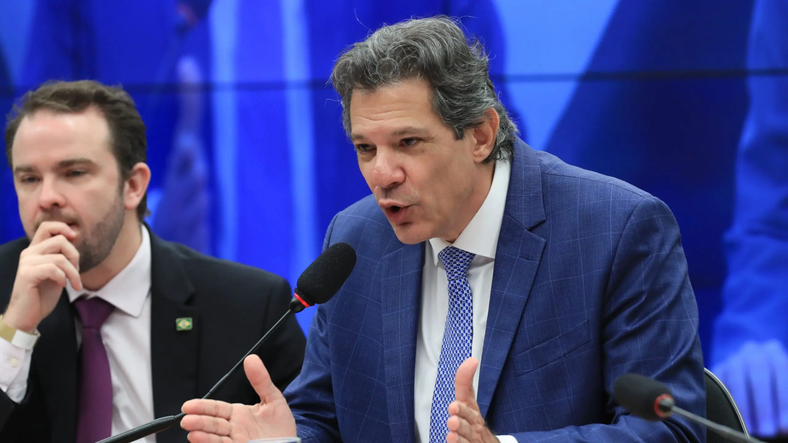 Ministro Fernando Haddad é alvo de críticas por pacote com aumento de tributos