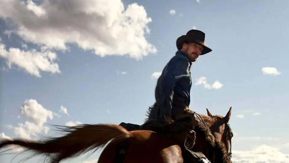 Benedict Cumberbatch vive o rancheiro Phil no filme "Ataque dos Cães"