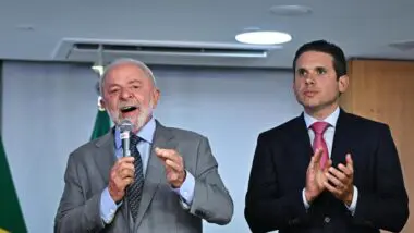 hugo motta Lula aumento de impostos