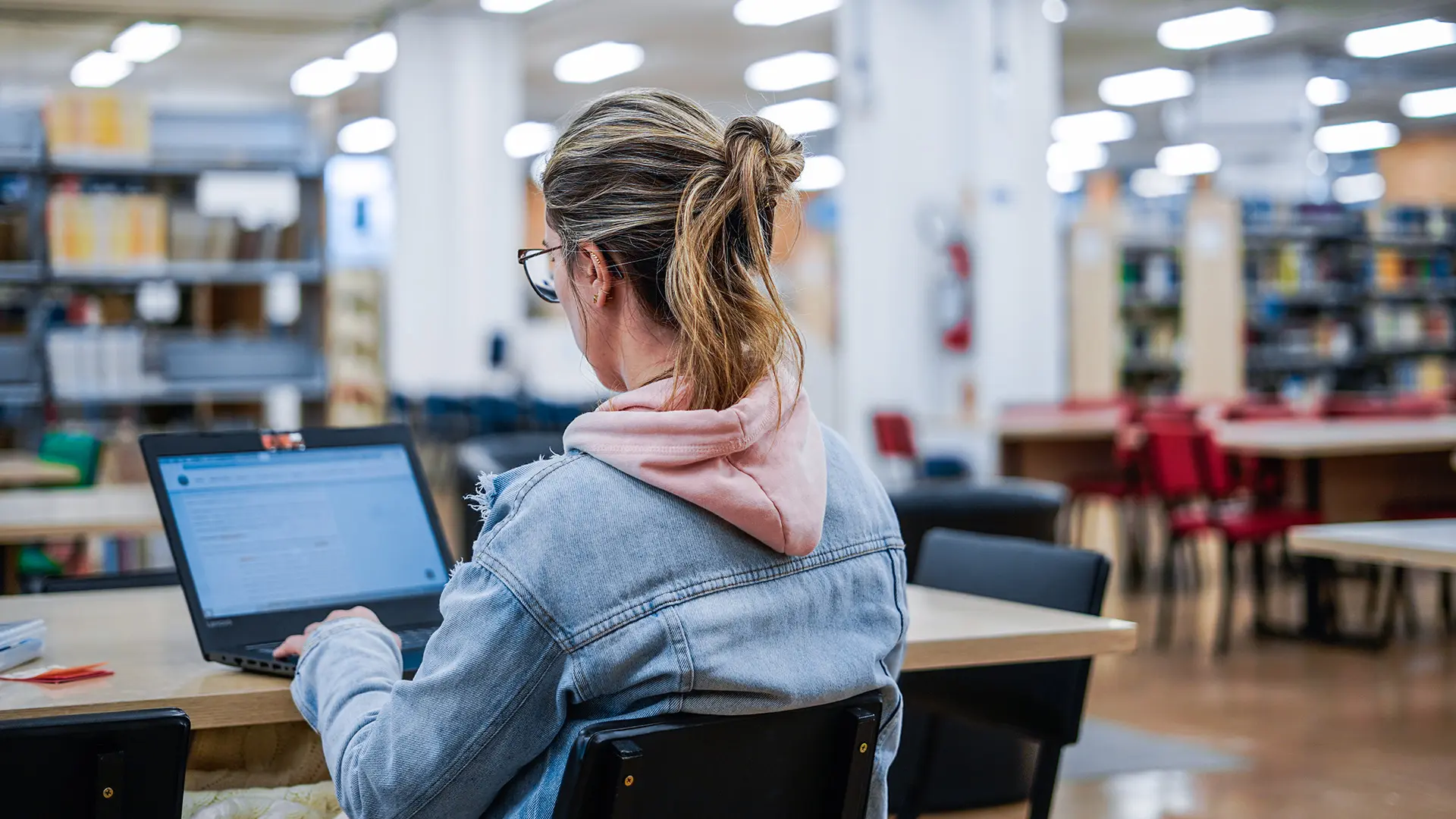 Depois de formados, os estudantes beneficiados pelo Universidade Gratuita devem prestar serviços à comunidade, no total de até 480 horas.