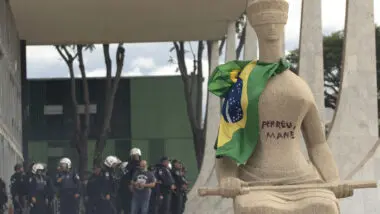 STF nega recurso de mulher que pichou estátua