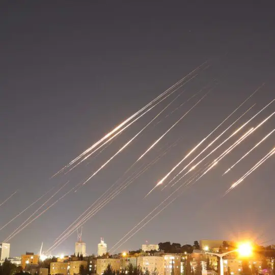 Ir&atilde; lan&ccedil;a novo ataque de m&iacute;sseis e drones contra Israel