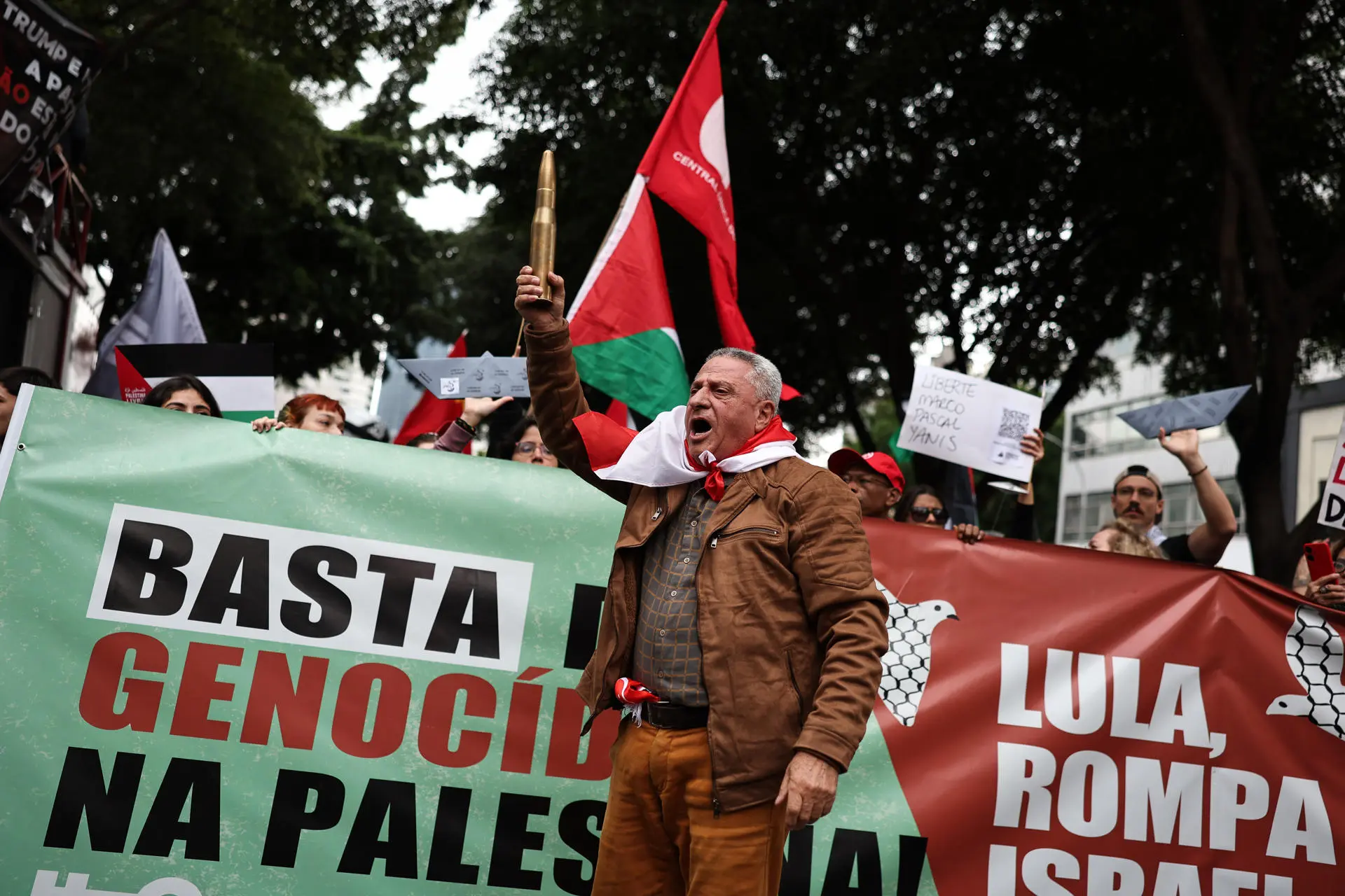 Manifestantes pedem que presidente Lula rompa relações com o estado de Israel