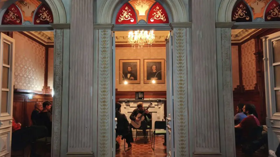 O projeto Sala de Música visa unir música e educação, história e espetáculo com recitais abertos ao público. 