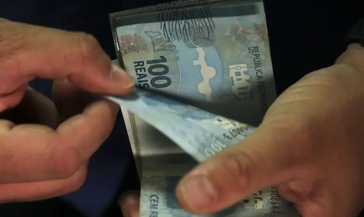 Indústria defende que mudanças no IOF propostas pelo governo Lula (PT) prejudica investimentos e aumenta custo do crédito.
