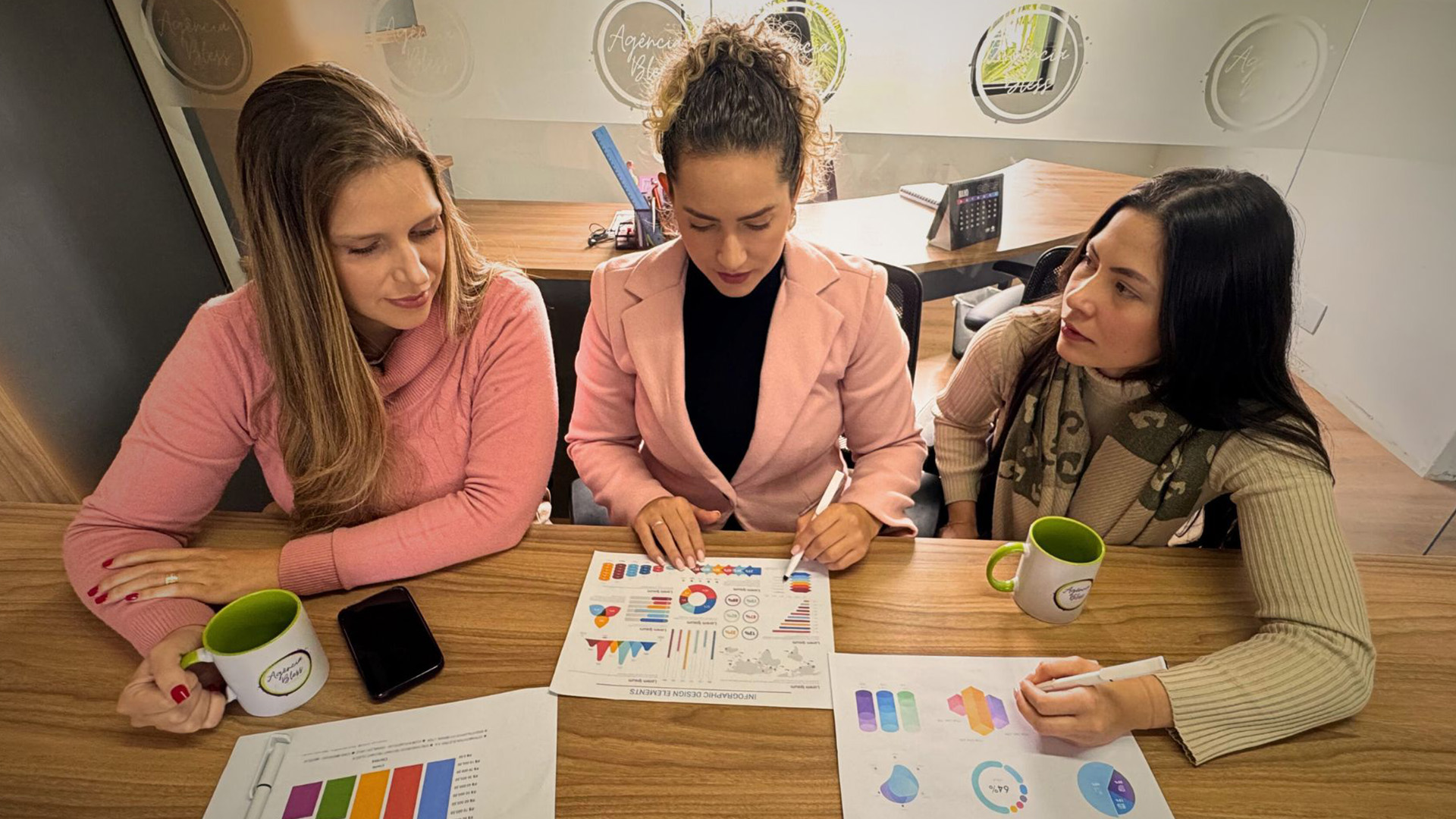 Grandes marcas não deixam dúvidas sobre quem são, o que oferecem e para quem. Essa clareza orienta todas as ações de marketing e fortalece a conexão com o público.