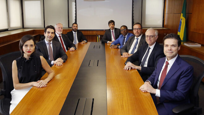 Copom eleva taxa Selic para 15%, maior valor em 20 anos