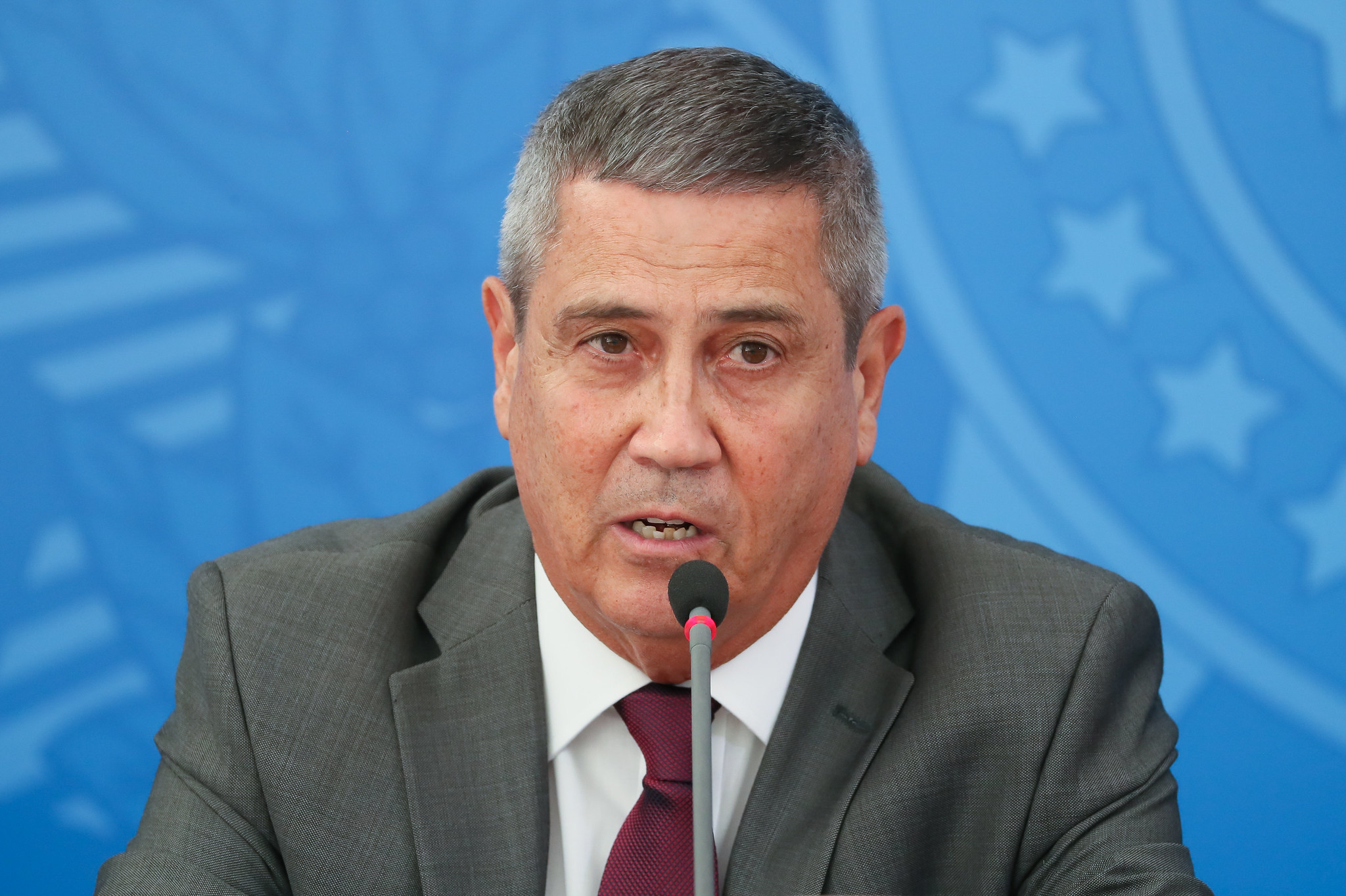 Novo relatório da PF mostra troca de mensagens e aponta Braga Netto como peça-chave em suposta estratégia contra sistema eleitoral.