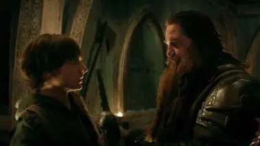 Os atores Mason Thames e Gerard Butler, que fazem filho e pai no novo filme