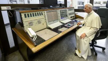 papa Leão XIV visita Rádio Vaticano