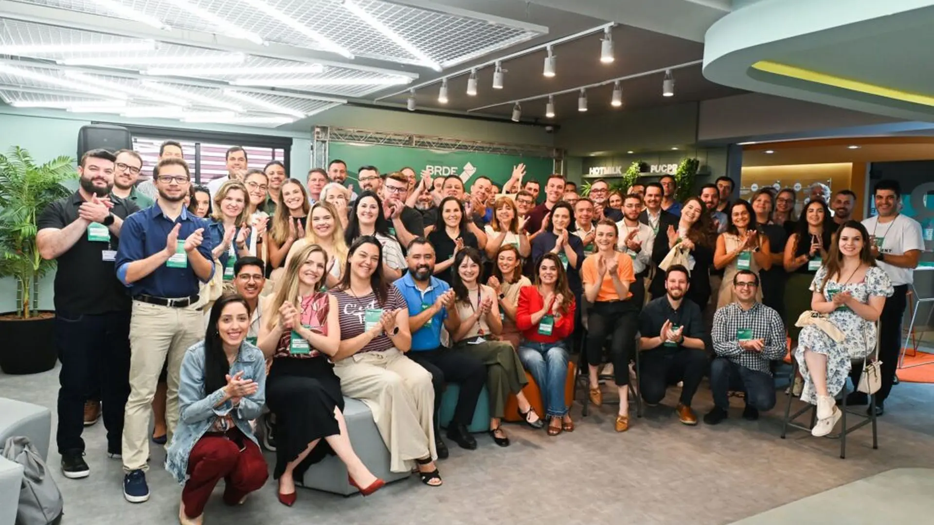 Parceria do BRDE com a Hotmilk e a Câmara Americana de Comércio do Brasil conecta startups a grandes empresas para pensar o futuro por meio da inovação.