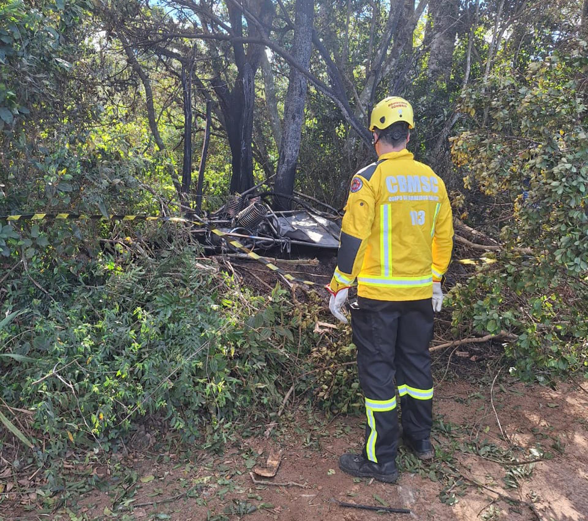 Balão caiu após pegar fogo em Praia Grande (SC), deixando oito mortos e13 feridos. Piloto relatou à polícia que extintor não funcionou.