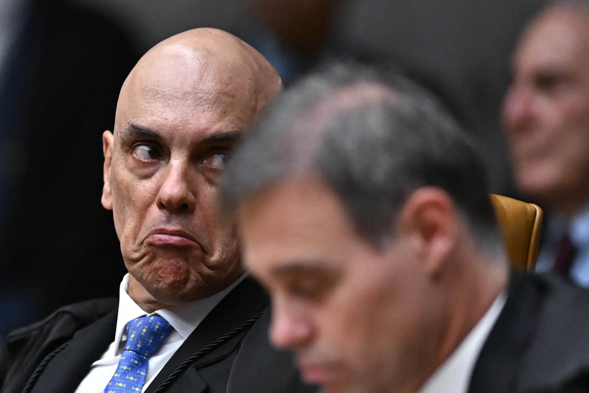 Moraes transforma furto de bola em golpe de Estado