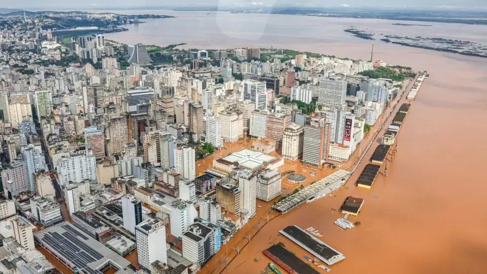 Mais de 2,3 milhões de pessoas foram atingidas pelas enchentes de 2024 no RS.
