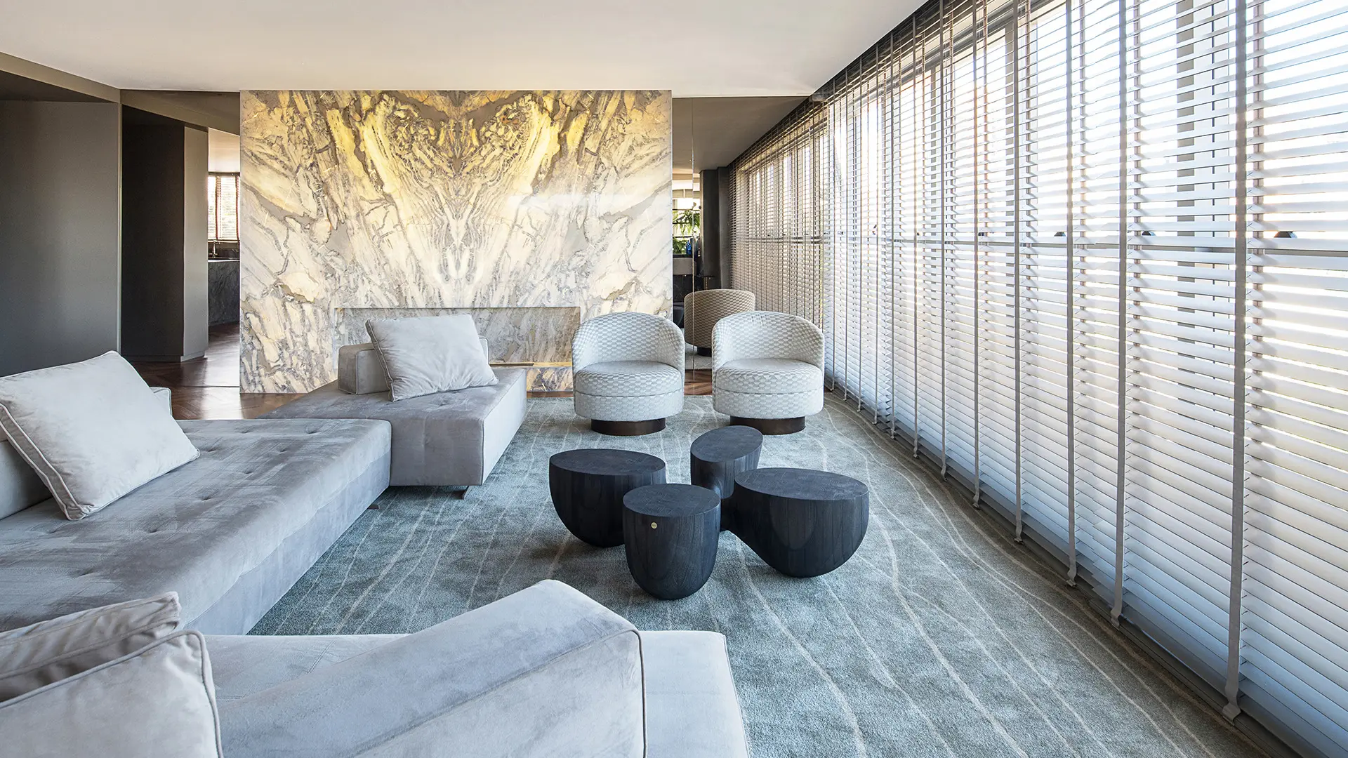 A tecnologia Pietrafina garante maior leveza de até 70%, cinco vezes mais resistência e amplia possibilidades no design de interiores.