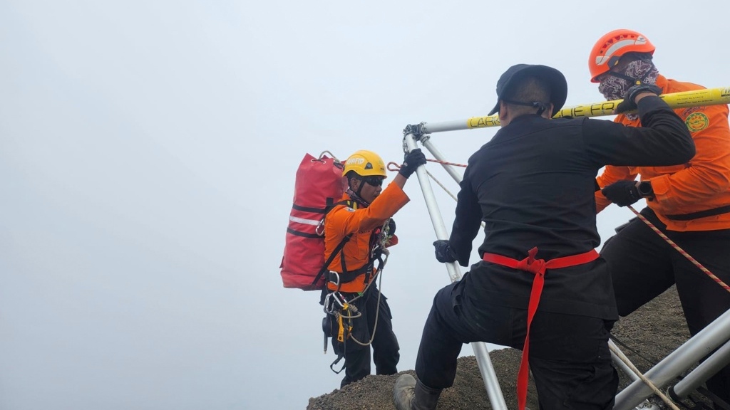 Resgate do corpo de Juliana Marins ocorreu a uma profundidade de 600 metros da encosta do vulcão Rinjani.