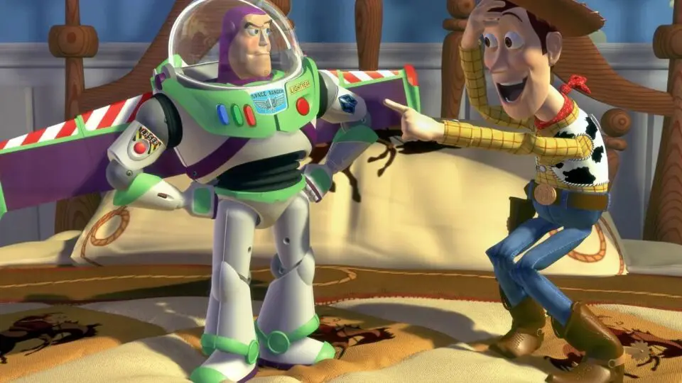 Buzz Lightyear interage com Woody no primeiro "Toy Story"