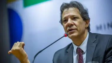 Haddad alega que situação das contas públicas é culpa do governo Bolsonaro e taxa de juros, de Roberto Campos Neto.