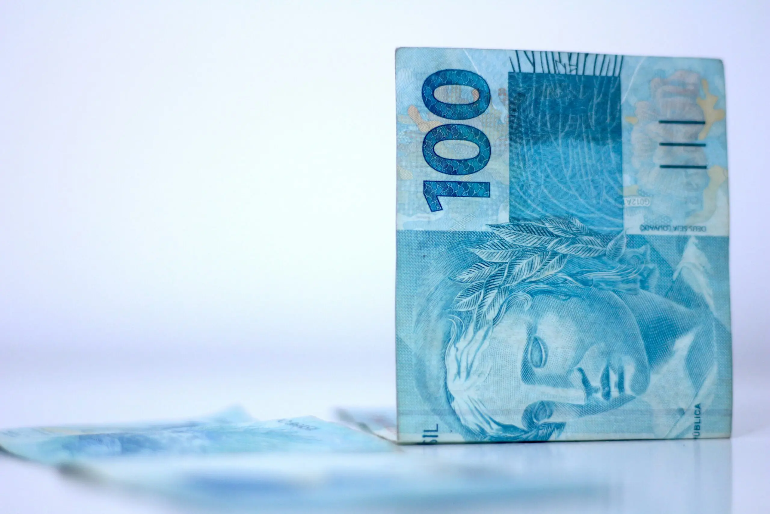 Notas de cem reais, utilizadas para pagar mais de 6,5 milhões de contribuintes na Restituição do Imposto de Renda.